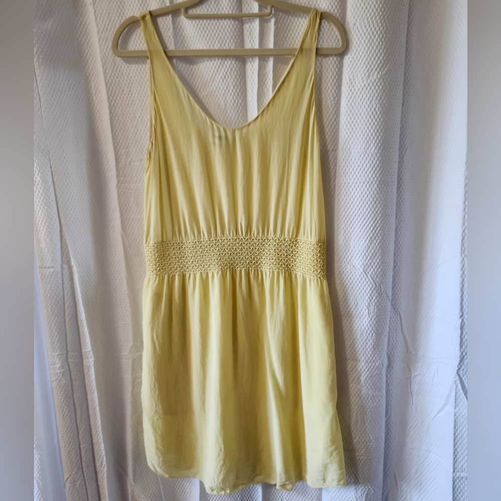 😻 3/$30 Aritzia Babaton Sheer Yellow Silk Mini Dress Size Small
